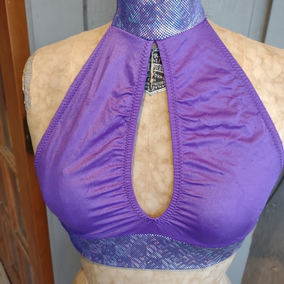Halter top - Picture 1 of 7